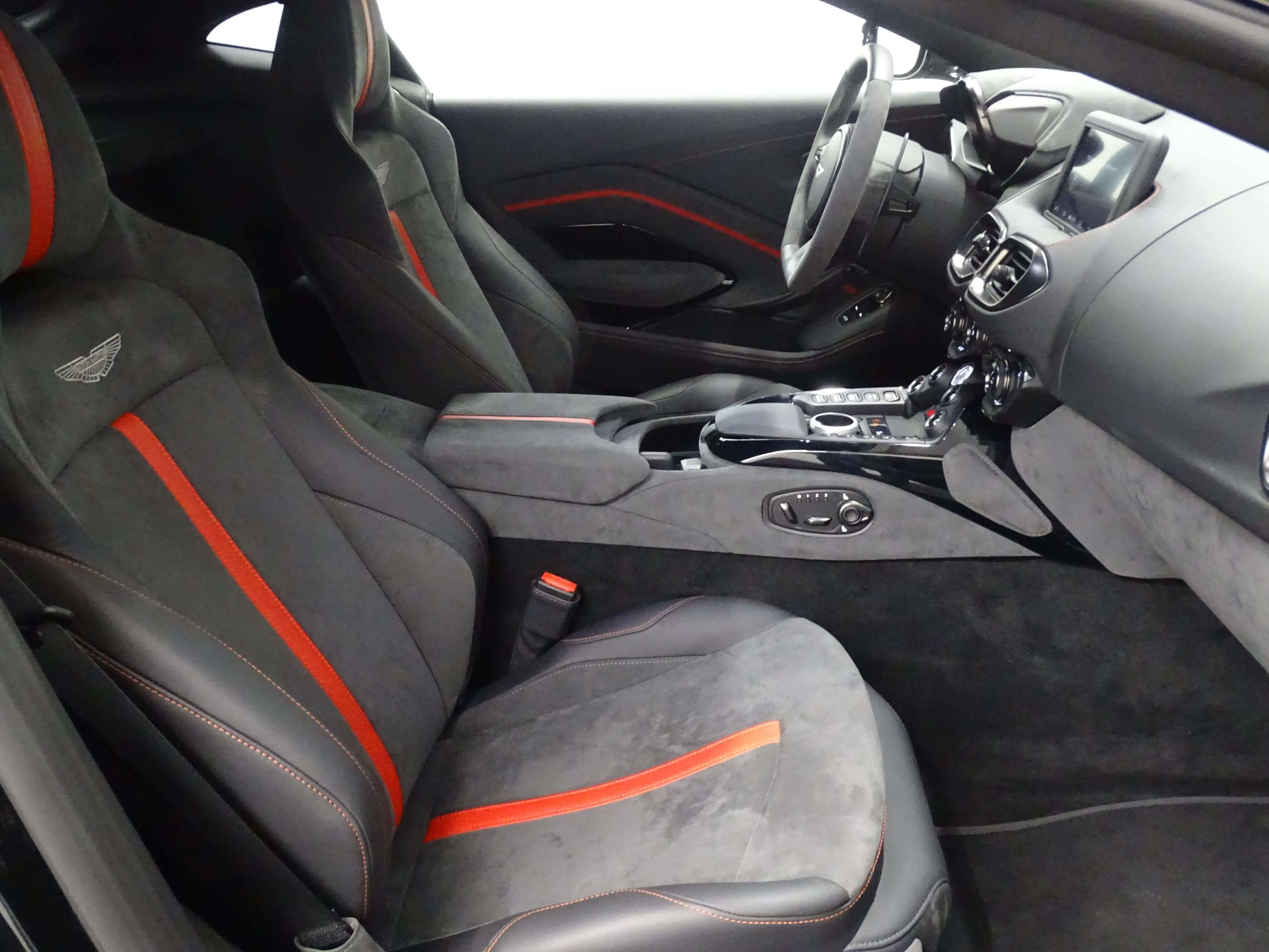 Aston Martin Vantage F1 Edition — photo 12