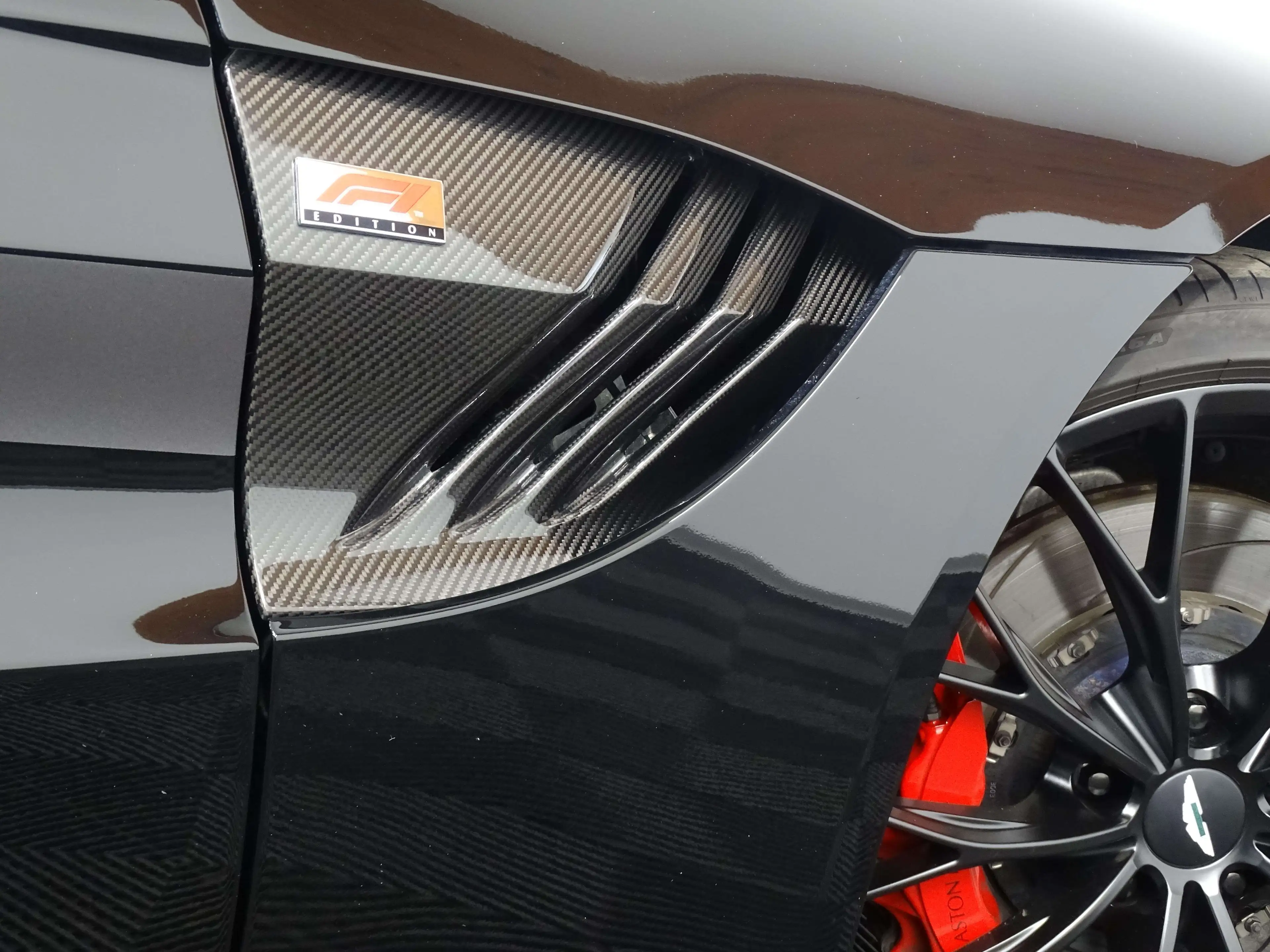Aston Martin Vantage F1 Edition — photo 7