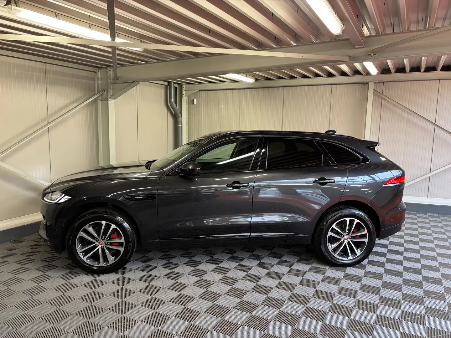 Jaguar F-Pace F-Pace AWD R-Sport Pano Stooelverw Trekh AppelCar Gris - 2