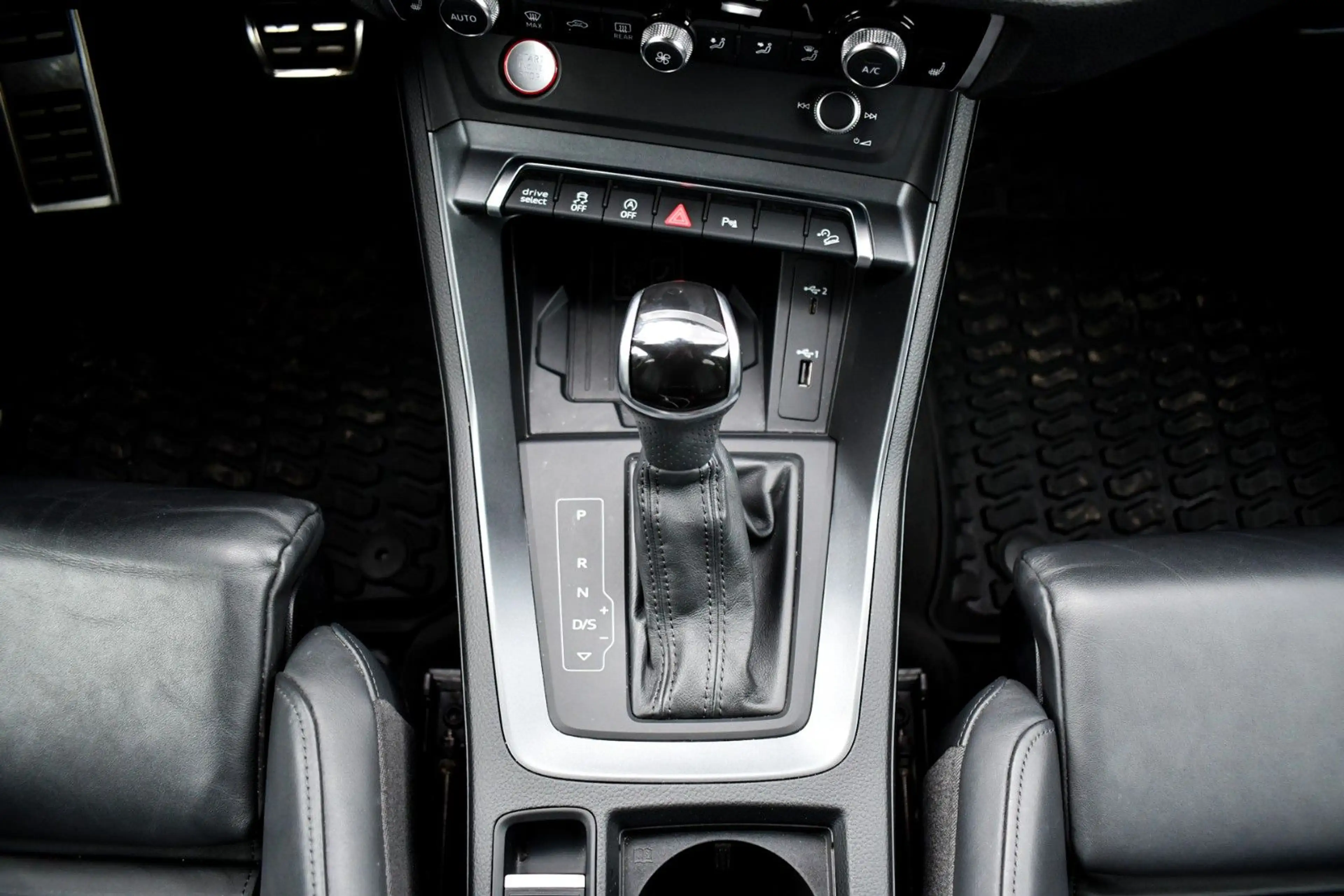Audi RS Q3 2.5 TFSI quattro B&O/CARBON/3xKLIMA/KEY/KAM — photo 11