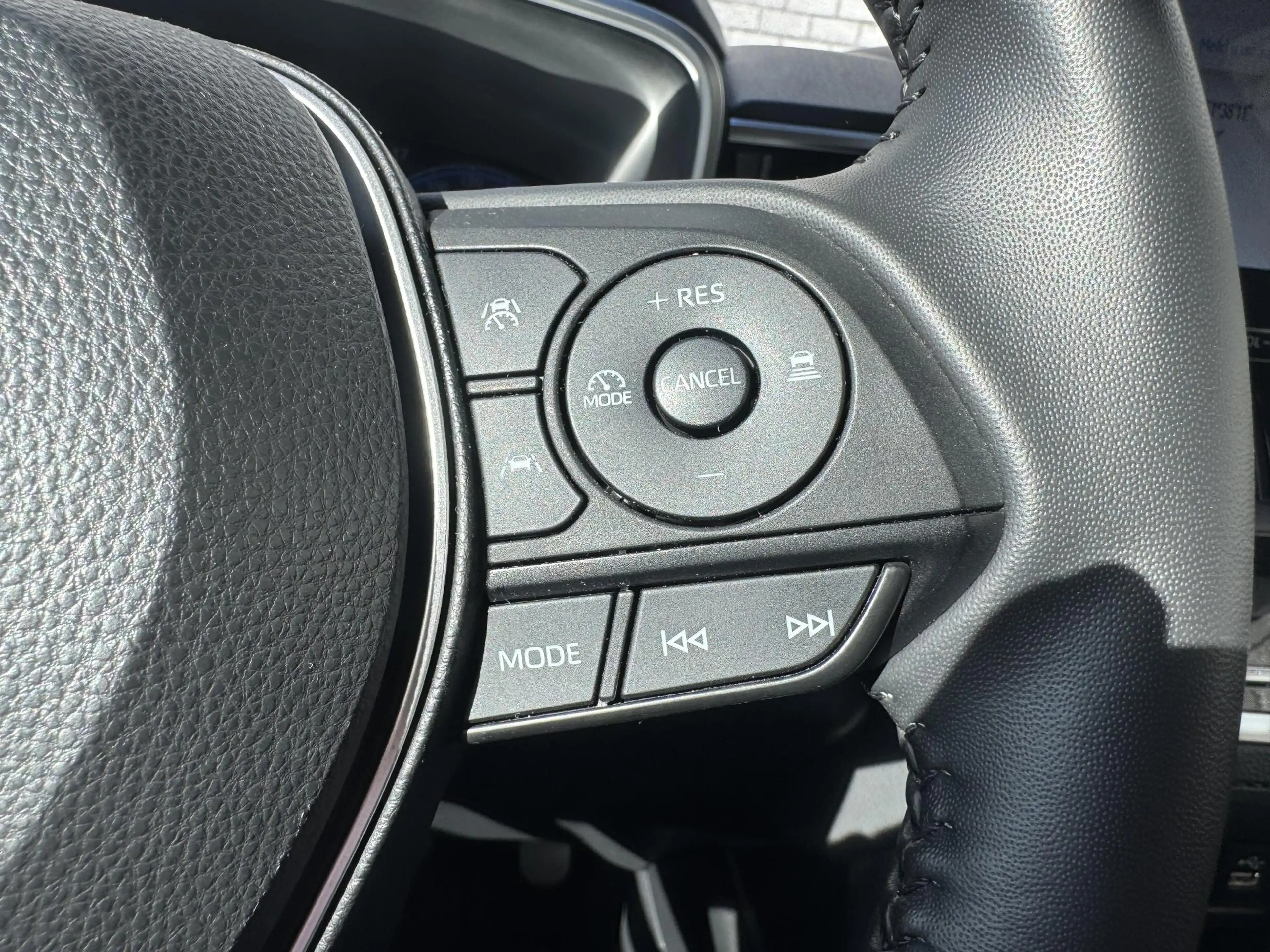 Toyota Corolla Cross 2.0 High Power Hybrid First Edition | Trekhaak | C — photo 21