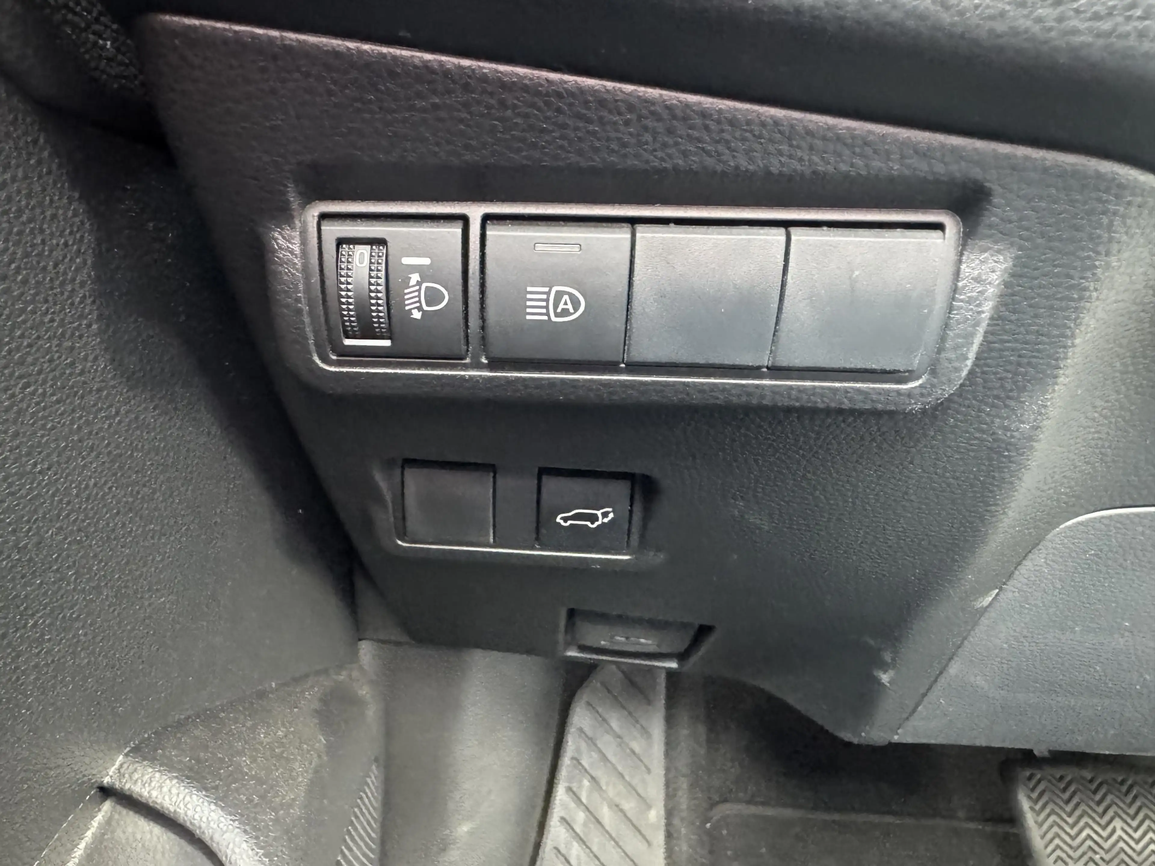 Toyota Corolla Cross 2.0 High Power Hybrid First Edition | Trekhaak | C — photo 32