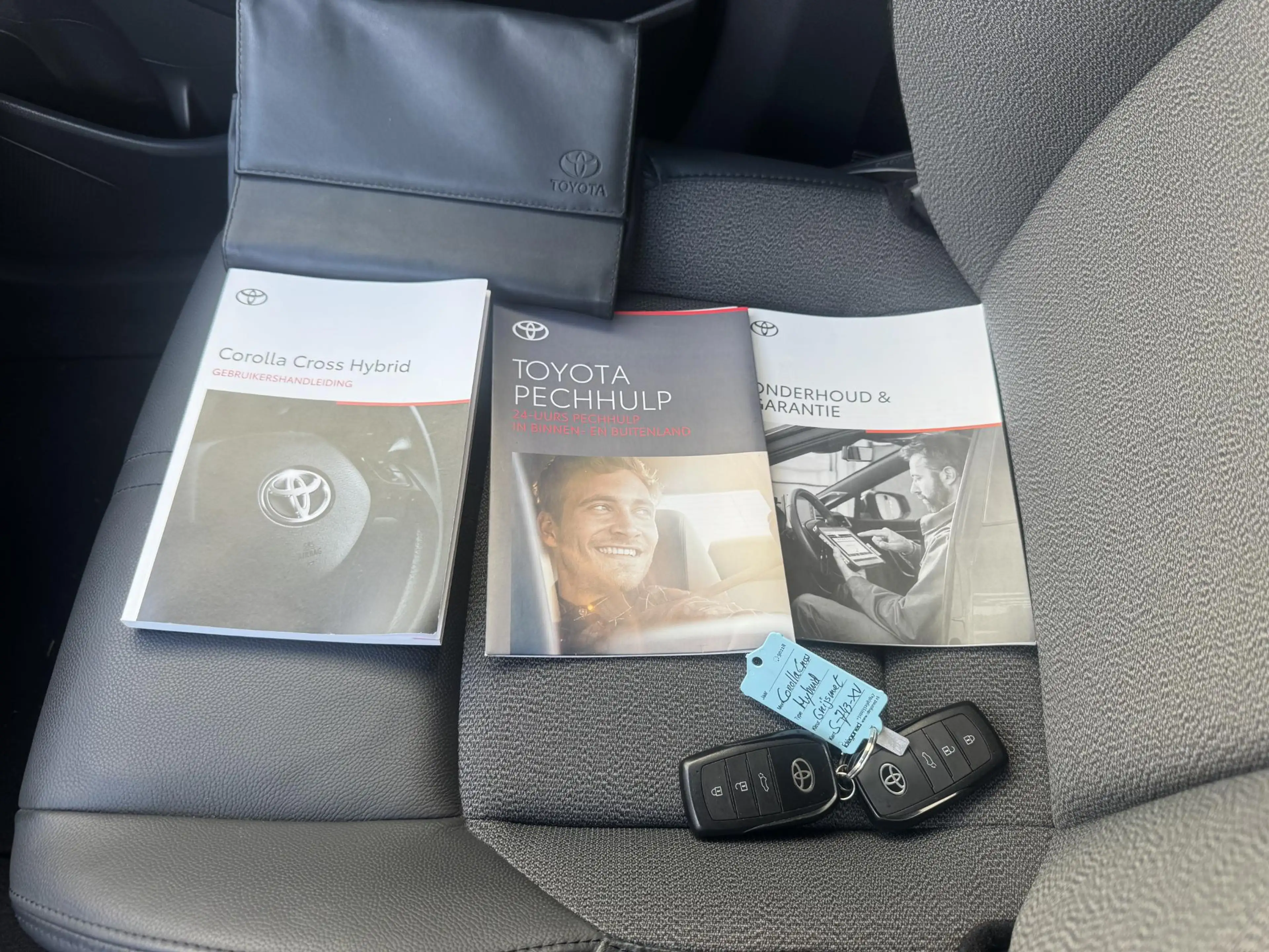 Toyota Corolla Cross 2.0 High Power Hybrid First Edition | Trekhaak | C — photo 15
