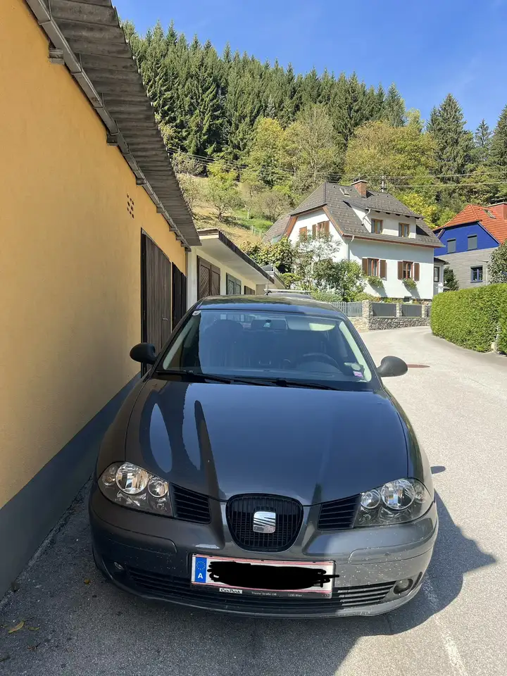 SEAT Cordoba 1.2 12V Reference — photo 1 of 7