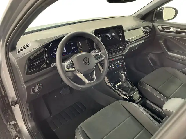 Volkswagen T-Roc view 12
