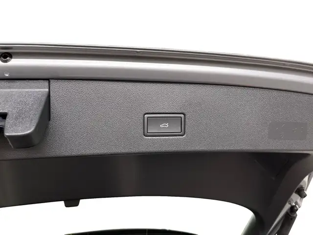 Volkswagen T-Roc view 10