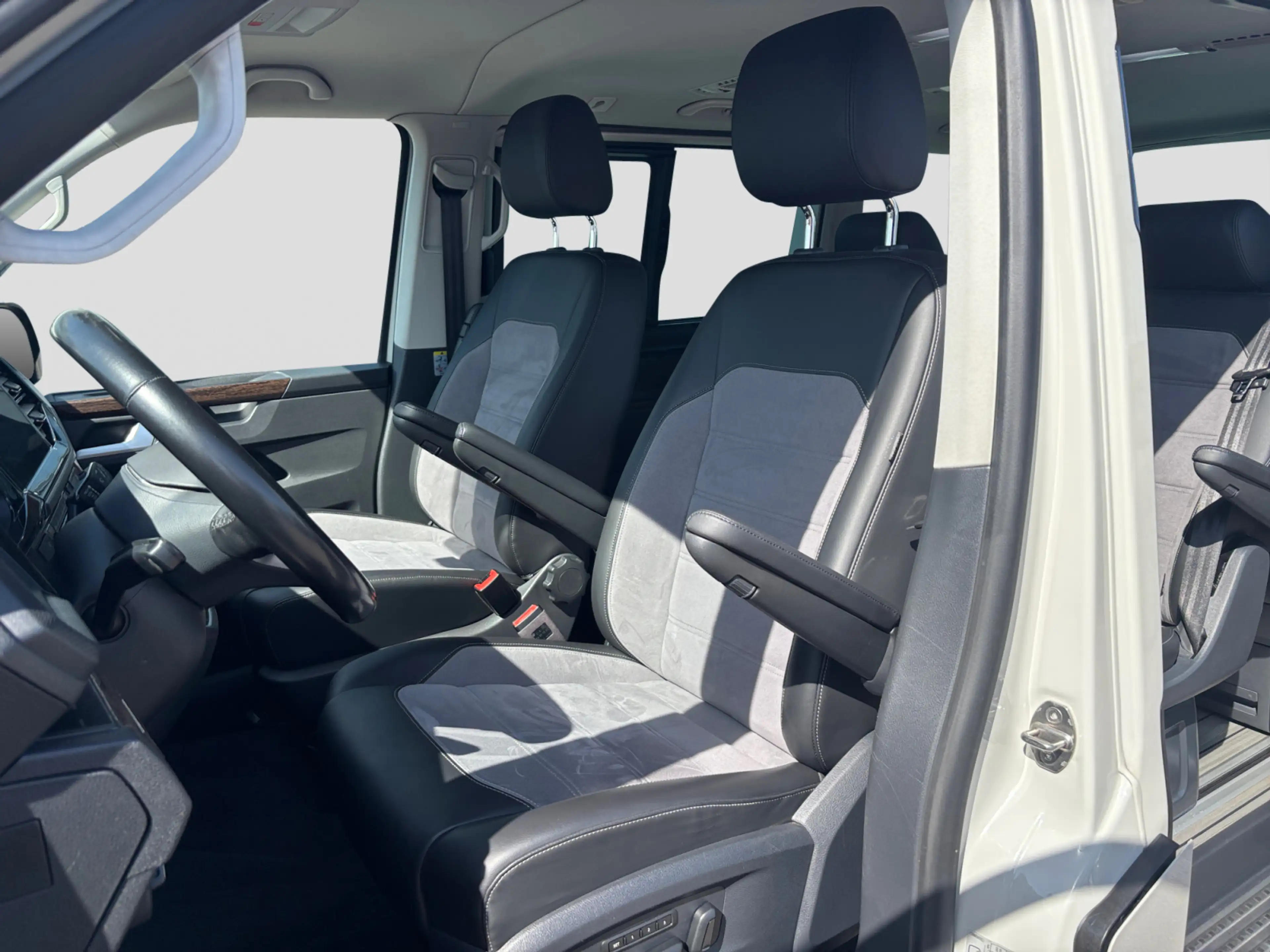 Volkswagen T6.1 Multivan Highline 2,0TDI 150KW DSG 4MOTION — photo 10