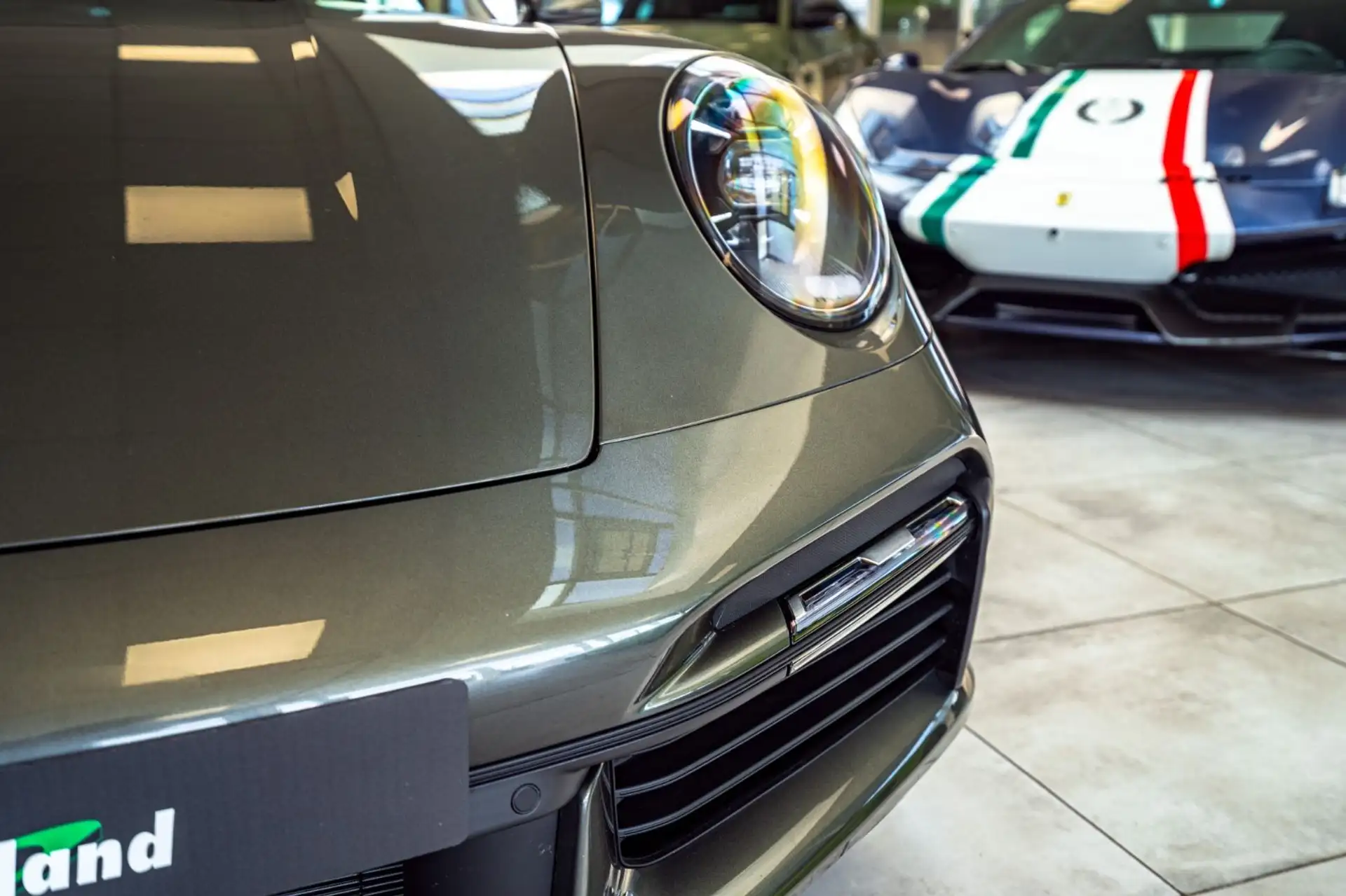 포르쉐 911 Turbo Coupe 2025 실버 사진 8