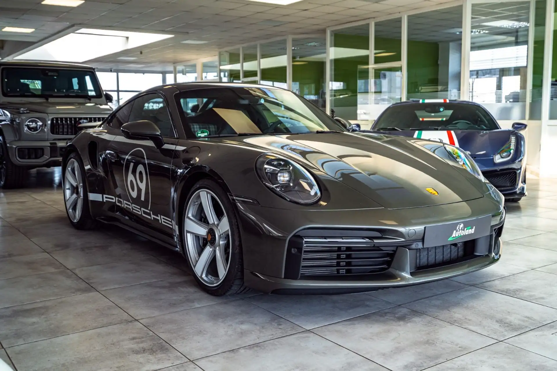 포르쉐 911 Turbo Coupe 2025 실버 사진 4