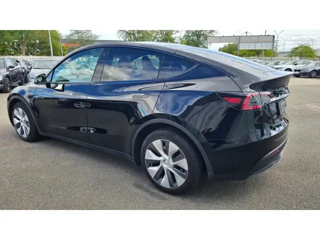Tesla Model Y view 20