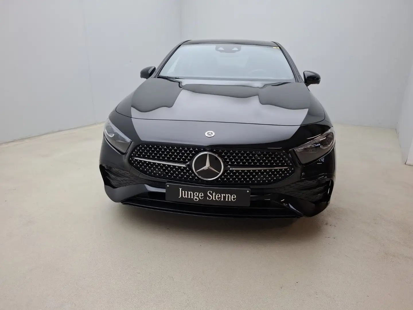 Mercedes-Benz A 200 A 200 AMG Premium+ Pano Multibeam HUD AMG Line LED Schwarz - 2