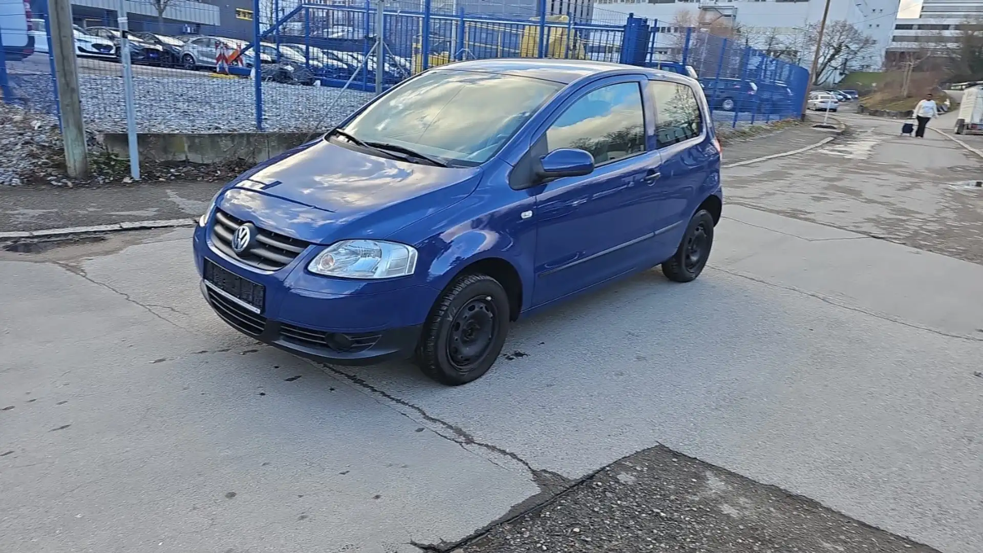 Volkswagen Fox 1,2 TÜV NEU Blau - 1