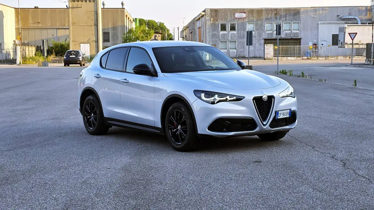 Alfa Romeo Stelvio 2023