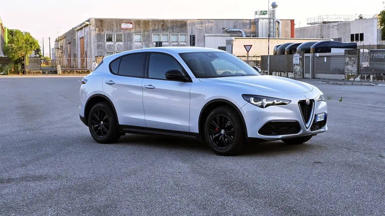 Alfa Romeo Stelvio 2023