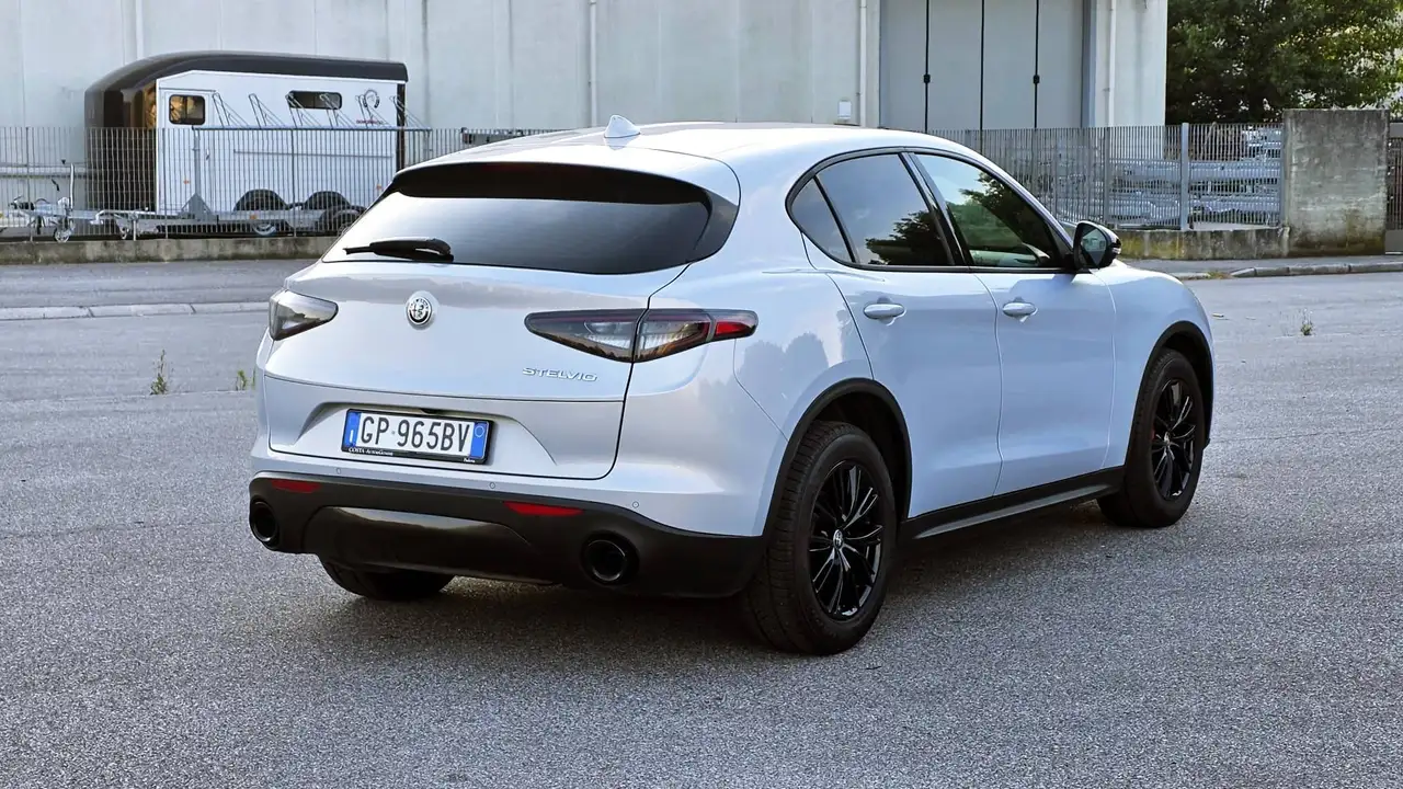 Alfa Romeo Stelvio 2023