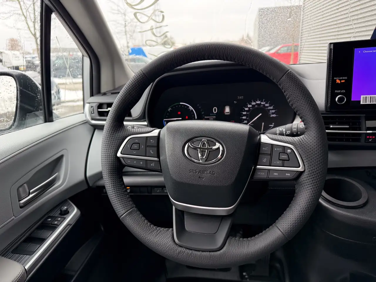 Toyota Sienna снимка Toyota Sienna
