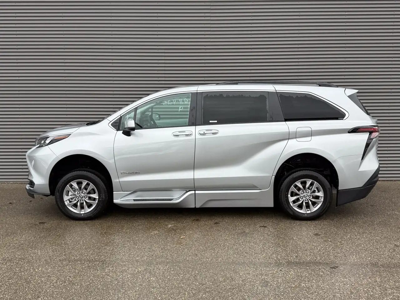 Toyota Sienna снимка Toyota Sienna