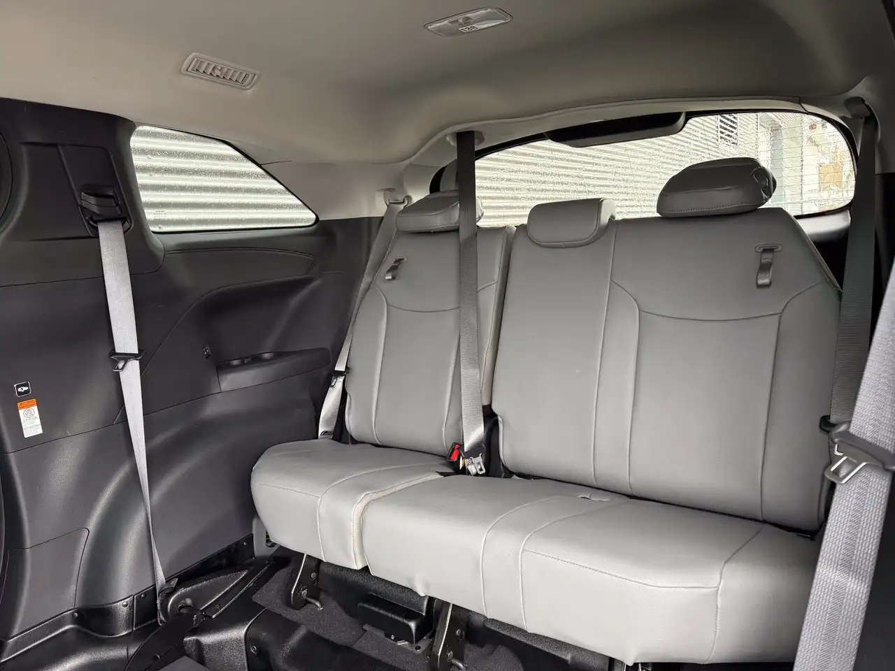 Toyota Sienna снимка Toyota Sienna