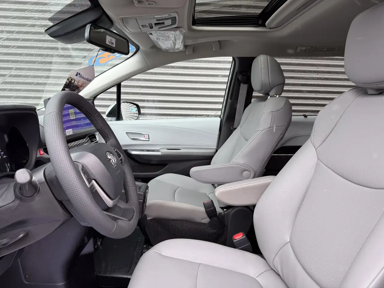 Toyota Sienna снимка Toyota Sienna