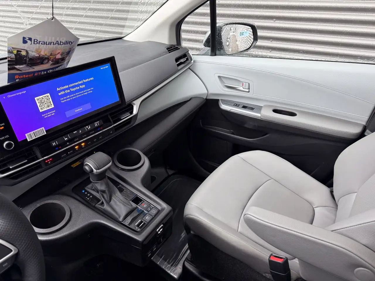 Toyota Sienna снимка Toyota Sienna