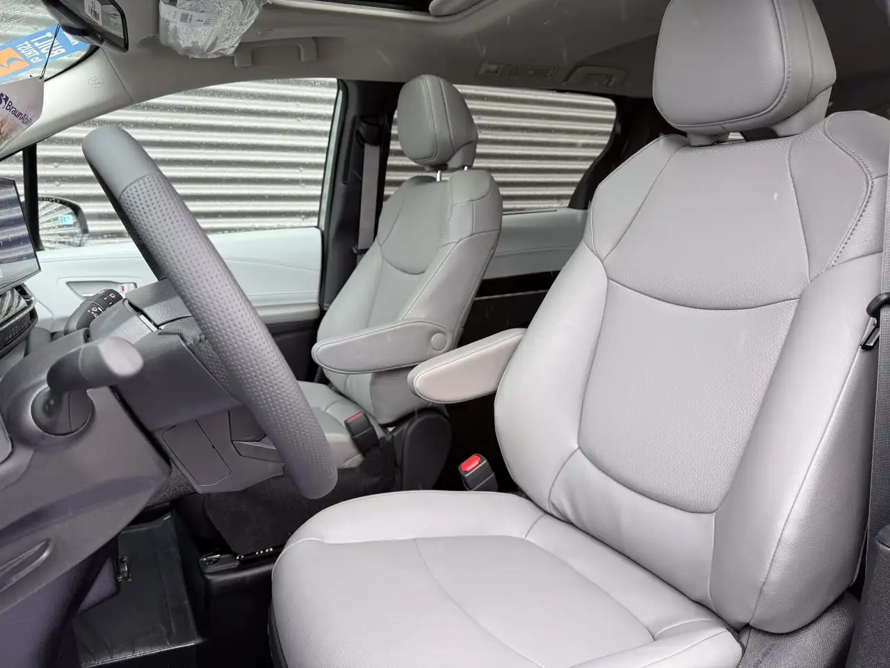 Toyota Sienna снимка Toyota Sienna