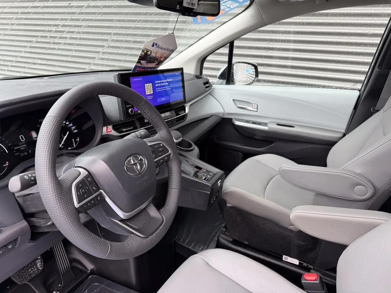 Toyota Sienna снимка Toyota Sienna