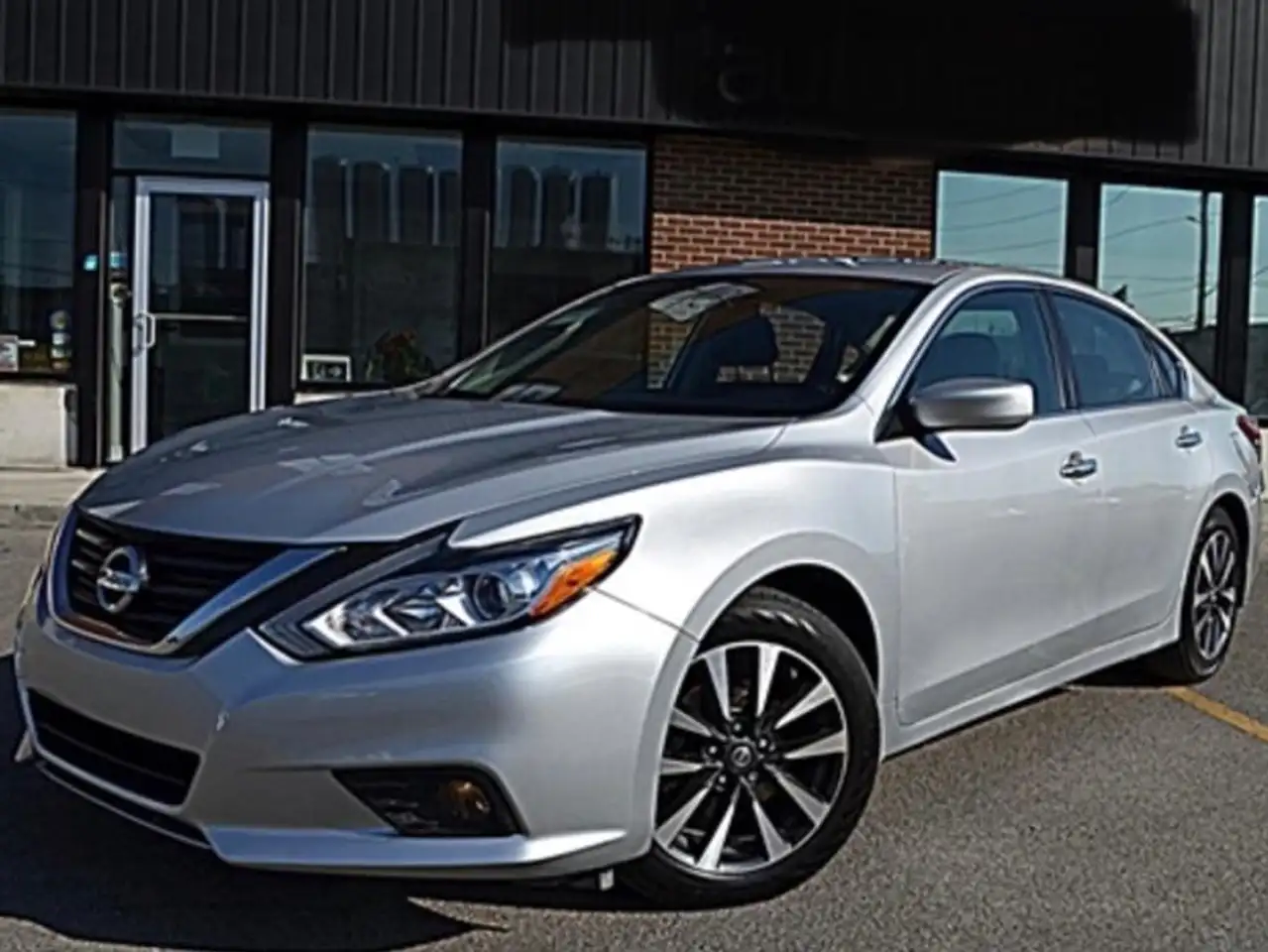 Nissan Altima снимка Nissan Altima