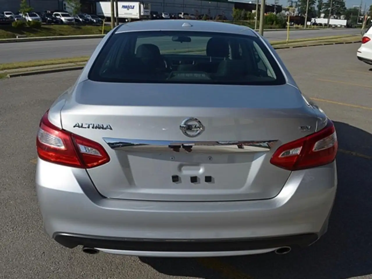 Nissan Altima снимка Nissan Altima