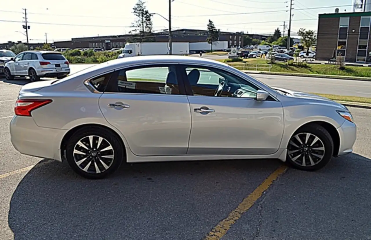 Nissan Altima снимка Nissan Altima