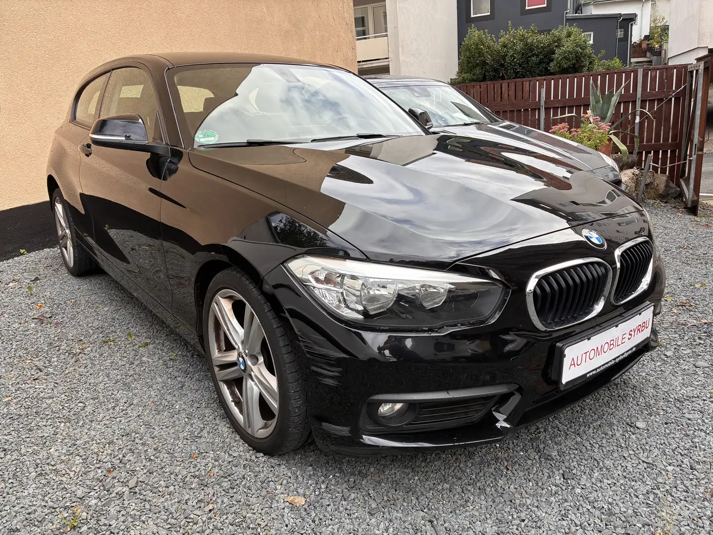 BMW 116 116 i Advantage Schwarz - 1