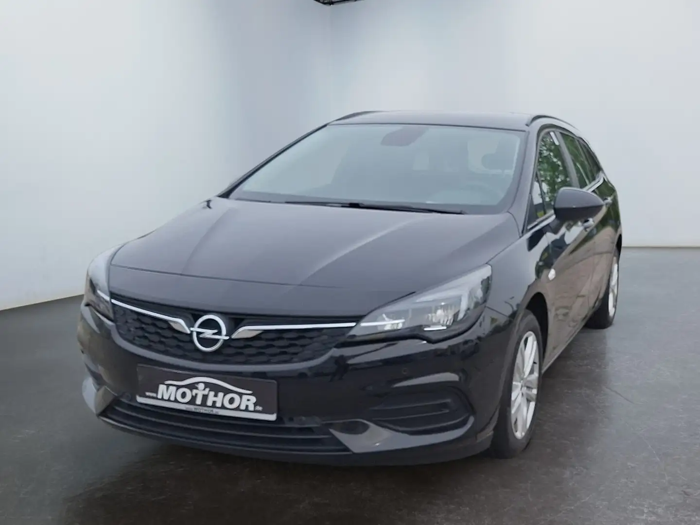 Opel Astra K Sports Tourer Edition 1.2 Turbo LMF GJR Noir - 2