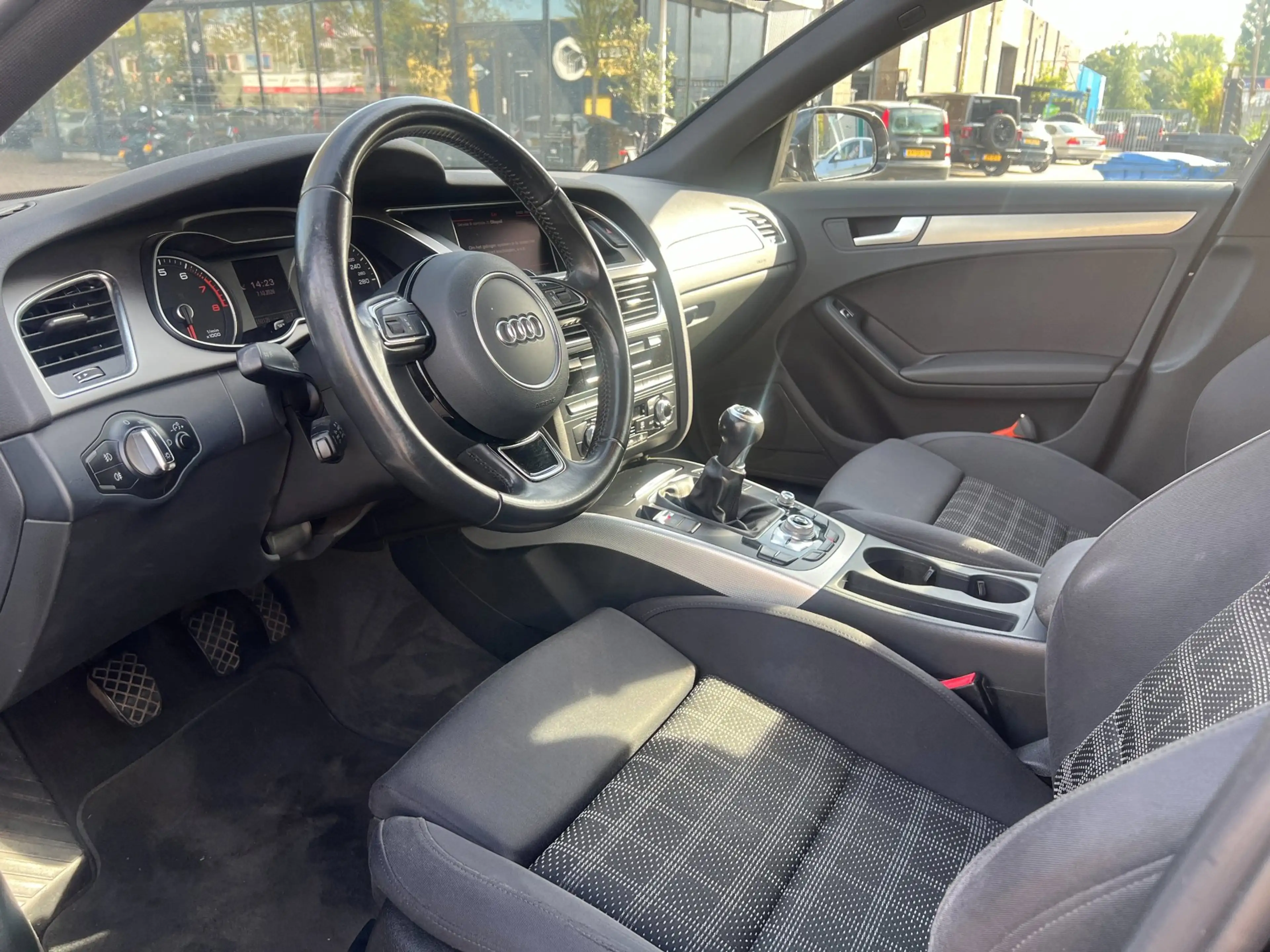 Audi A4 Limousine 1.8 TFSIe Limited S LINE - TREKHAAK - NA — photo 4