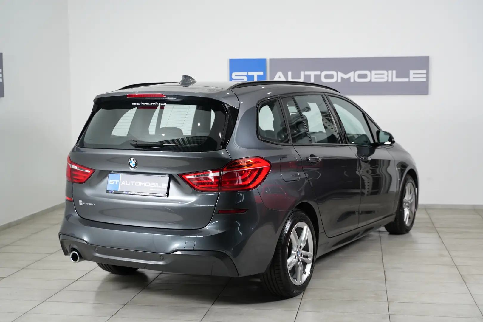 BMW 218 i M-Paket Aut. // 1.BESITZ // LEDER // SHZ // Grau - 2