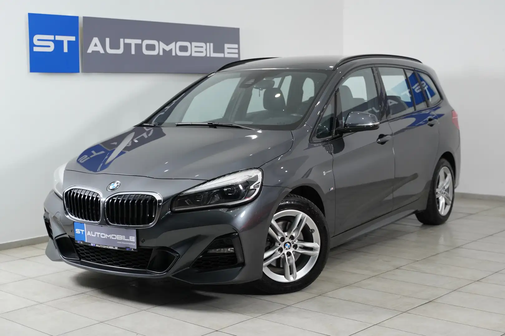 BMW 218 i M-Paket Aut. // 1.BESITZ // LEDER // SHZ // Grau - 1