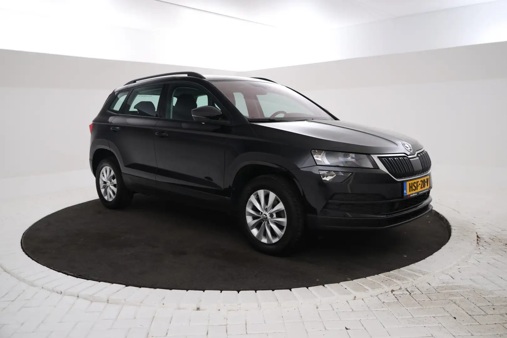 Skoda Karoq 1.5 TSI ACT Business Edition Plus Automaat, Naviga Zwart - 2