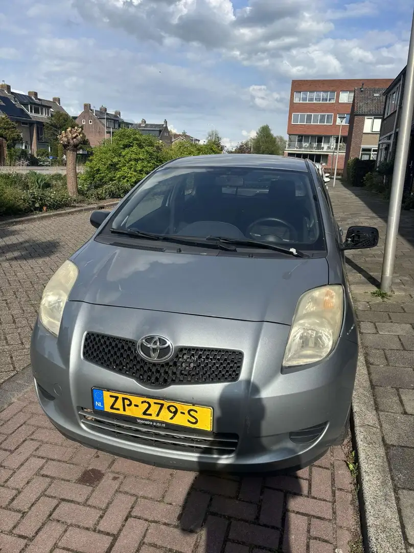 Toyota Yaris 3 deurs Šedá - 1