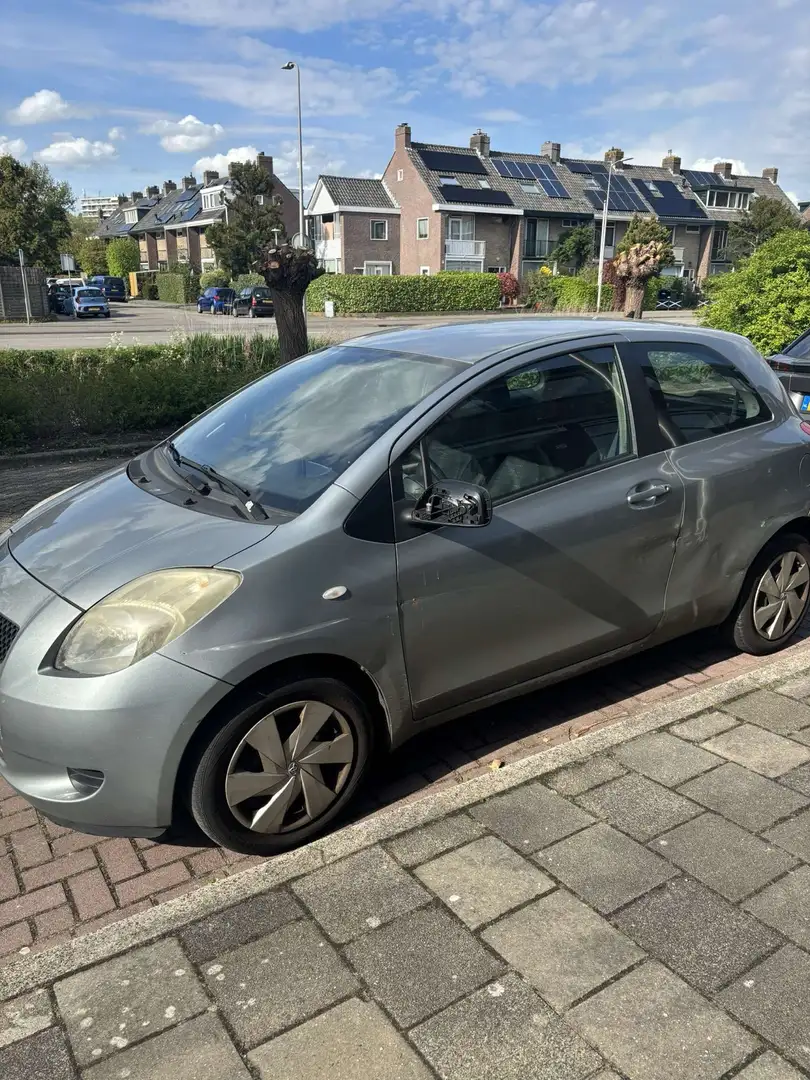 Toyota Yaris 3 deurs Šedá - 2