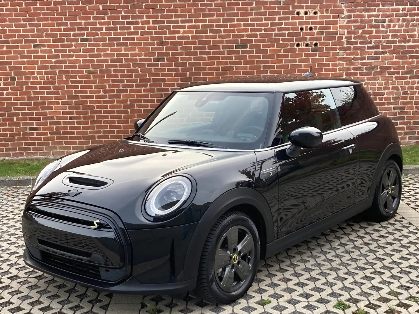 MINI Cooper SE Essential Trim - Black Pack - Slechts 7.000 Km - 2