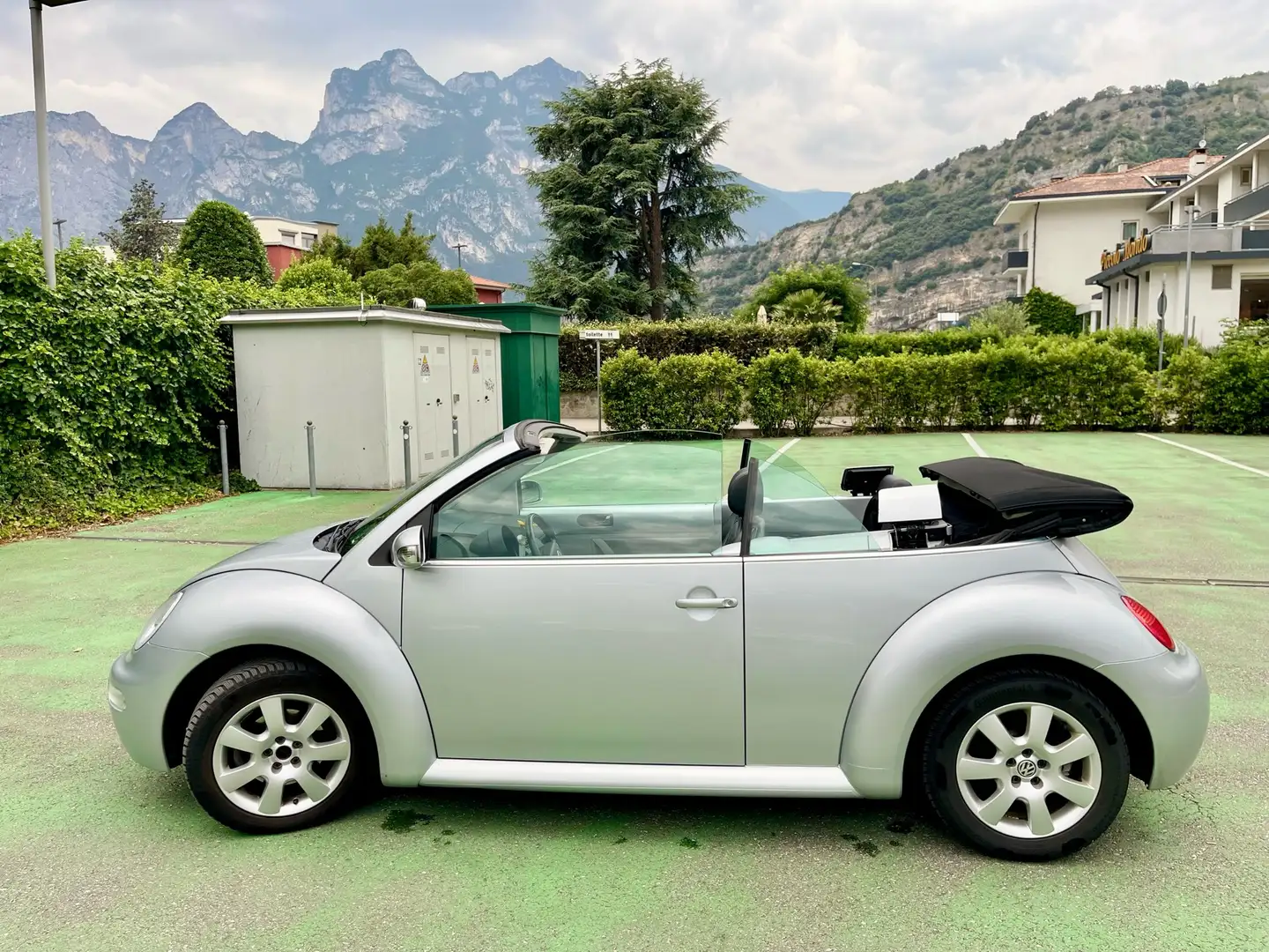 Volkswagen New Beetle Cabrio 2.0 - 2