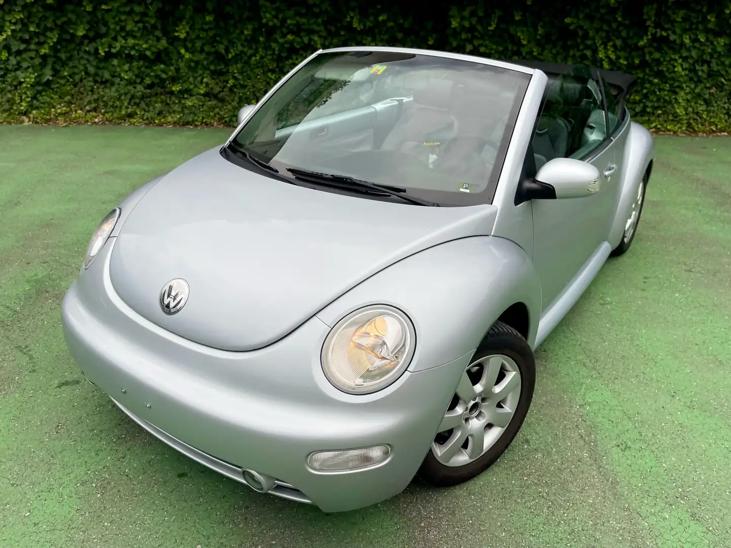 Volkswagen New Beetle Cabrio 2.0 - 1