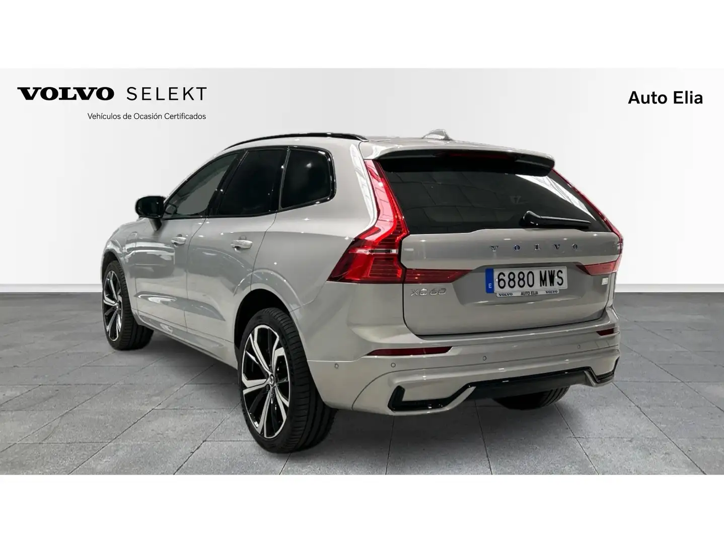 Volvo XC60 T6 Recharge Ultimate Dark Plateado - 2