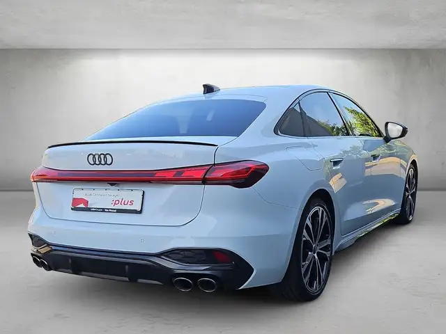 Audi S5 view 3