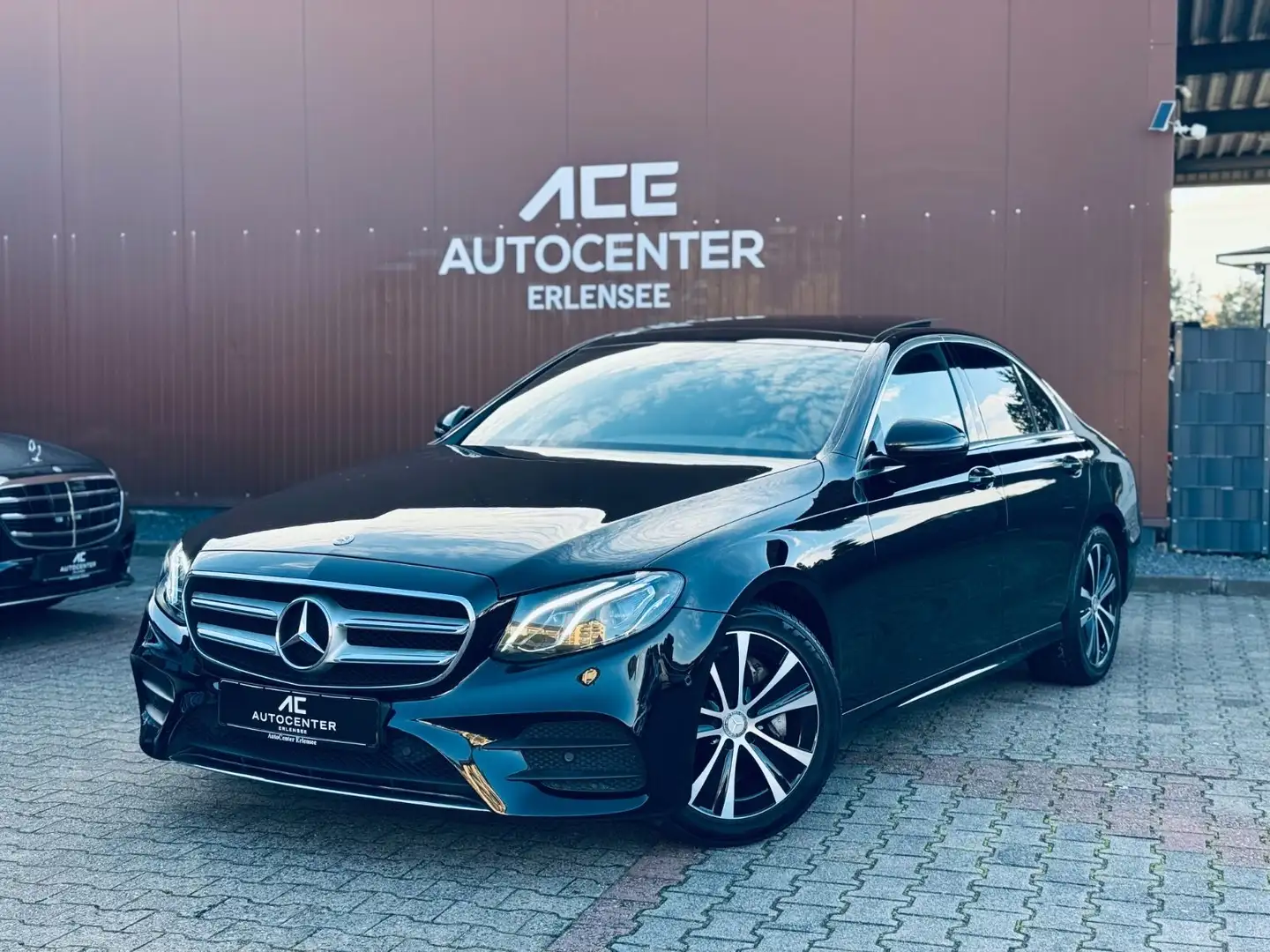 Mercedes-Benz E 200 d 9G-tronic AMG Line PANORAMA+LED Schwarz - 1