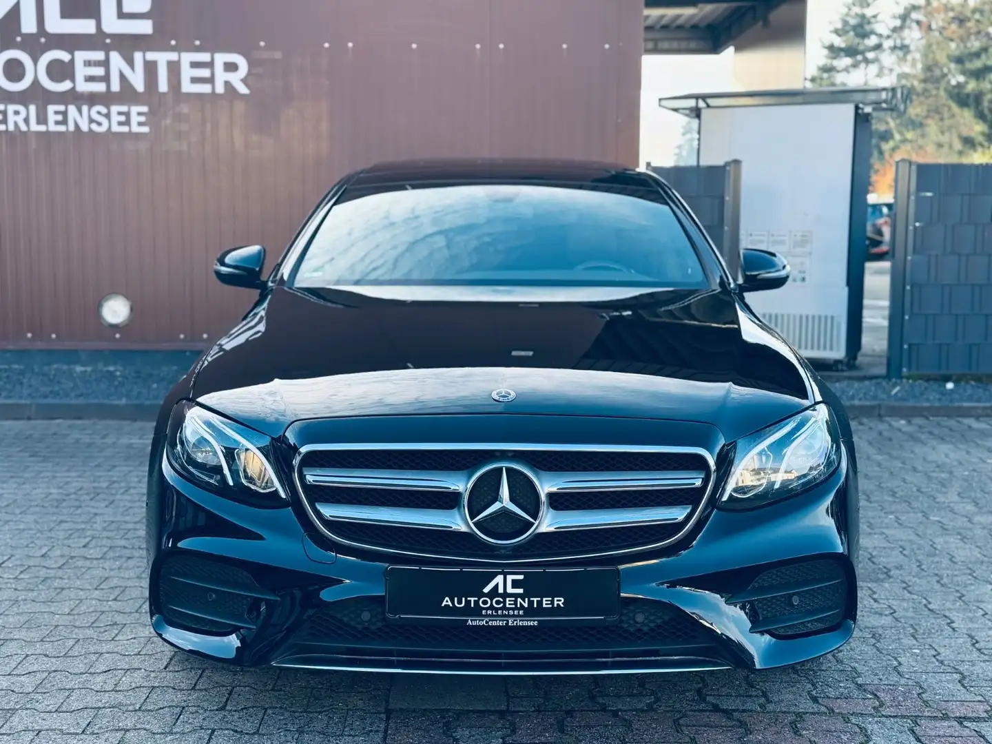 Mercedes-Benz E 200 d 9G-tronic AMG Line PANORAMA+LED Schwarz - 2