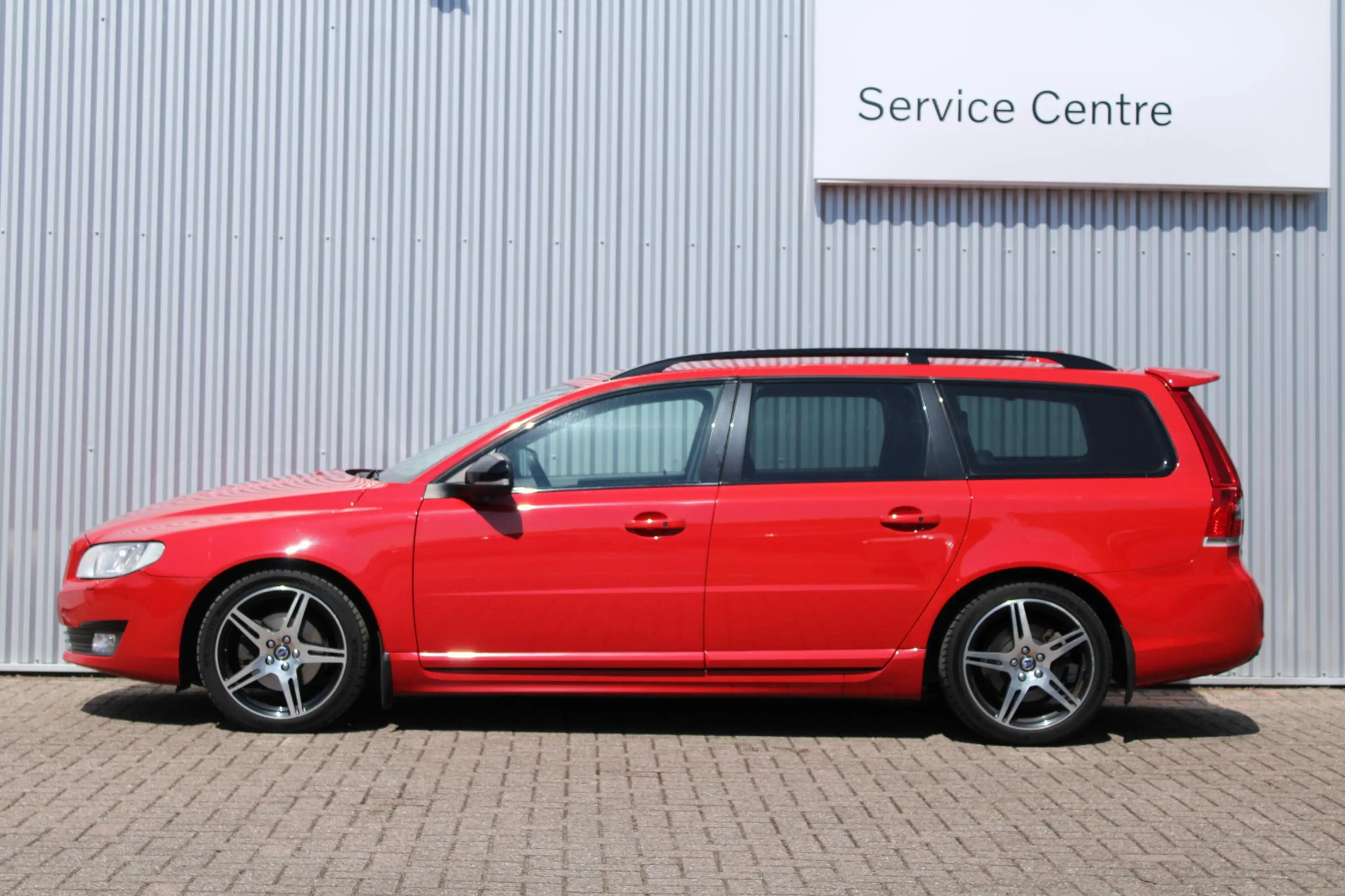 Volvo V70 2.0 T4 Inscription Edition — photo 8