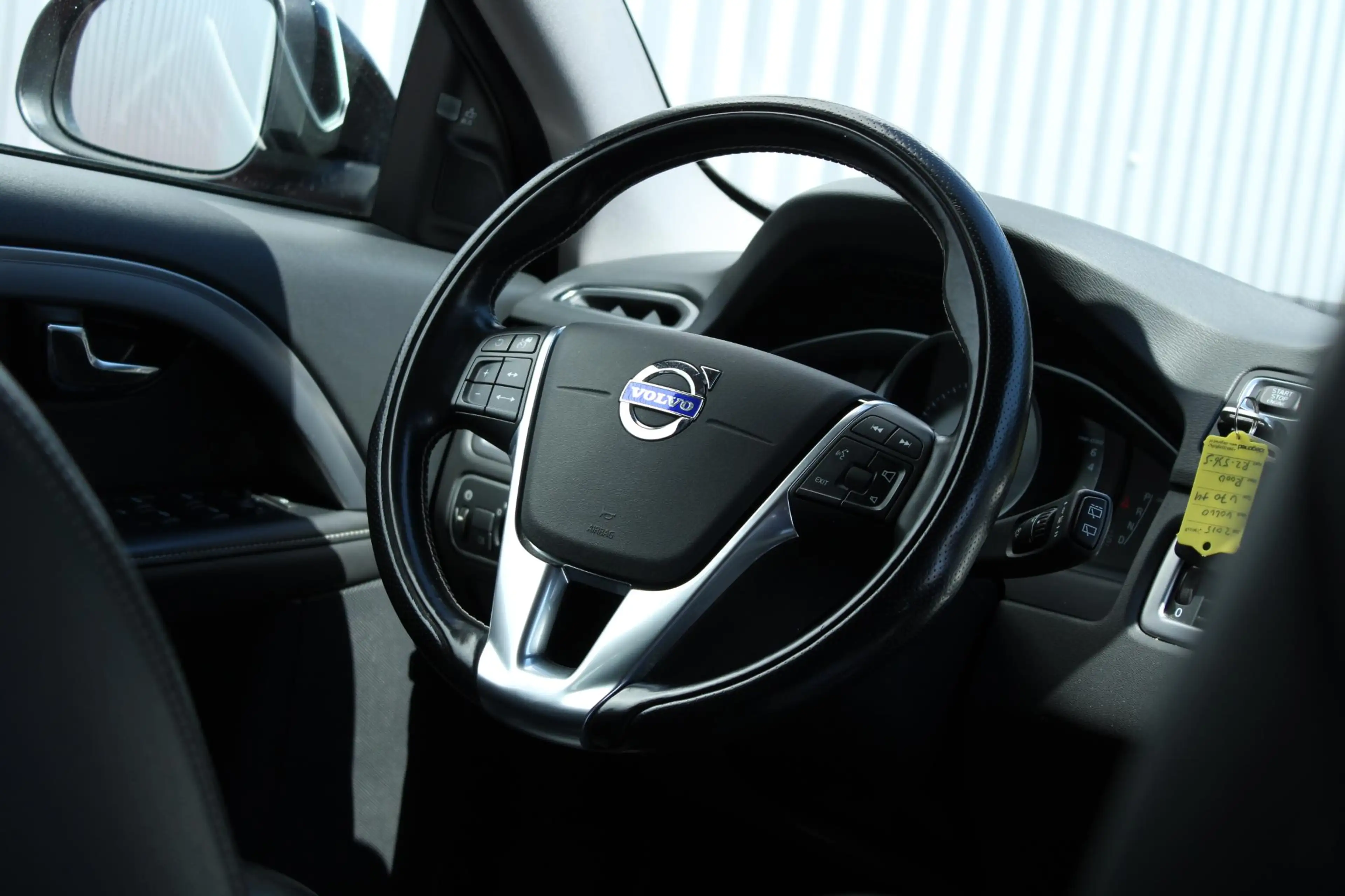 Volvo V70 2.0 T4 Inscription Edition — photo 11