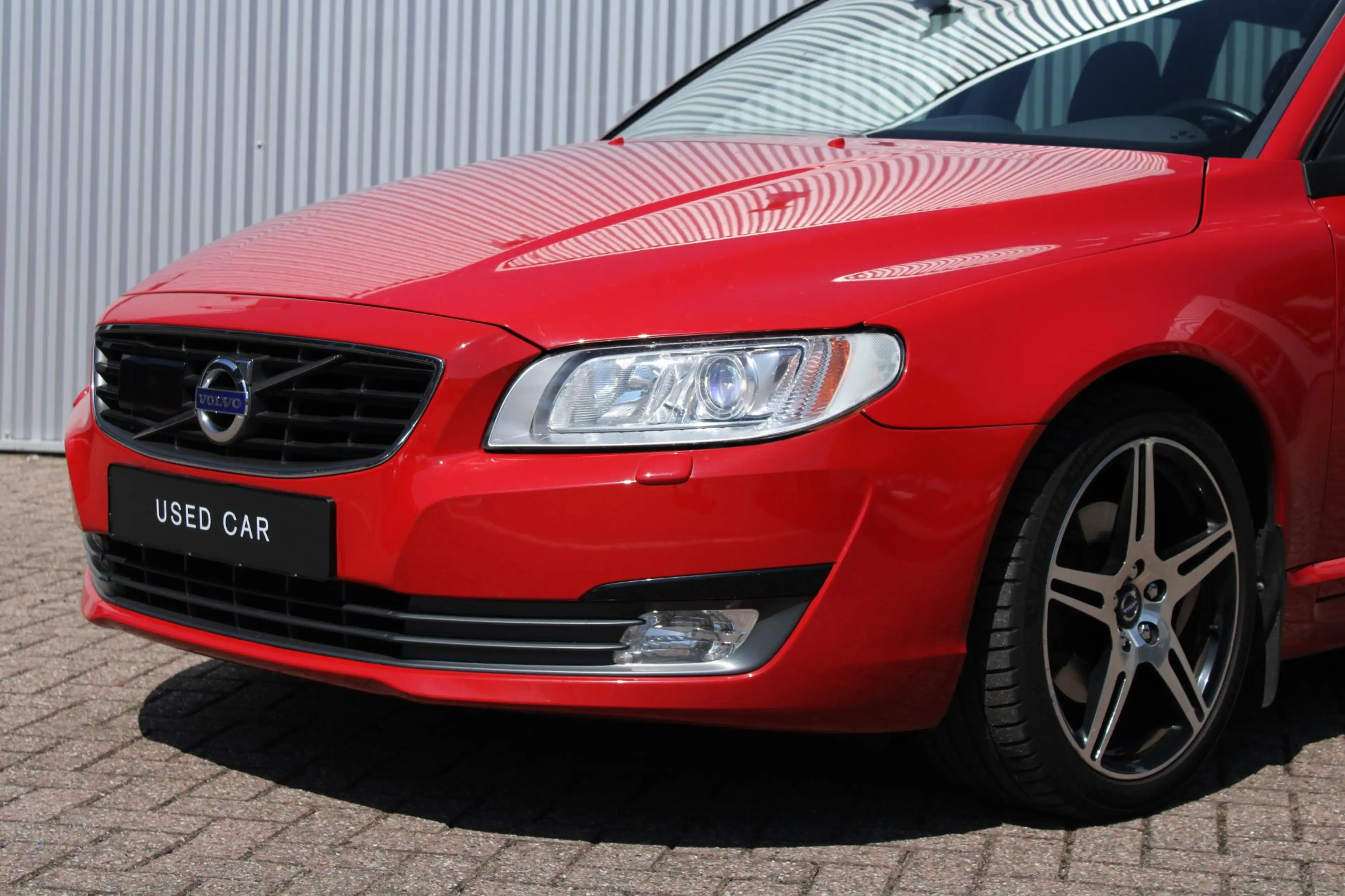 Volvo V70 2.0 T4 Inscription Edition — photo 2