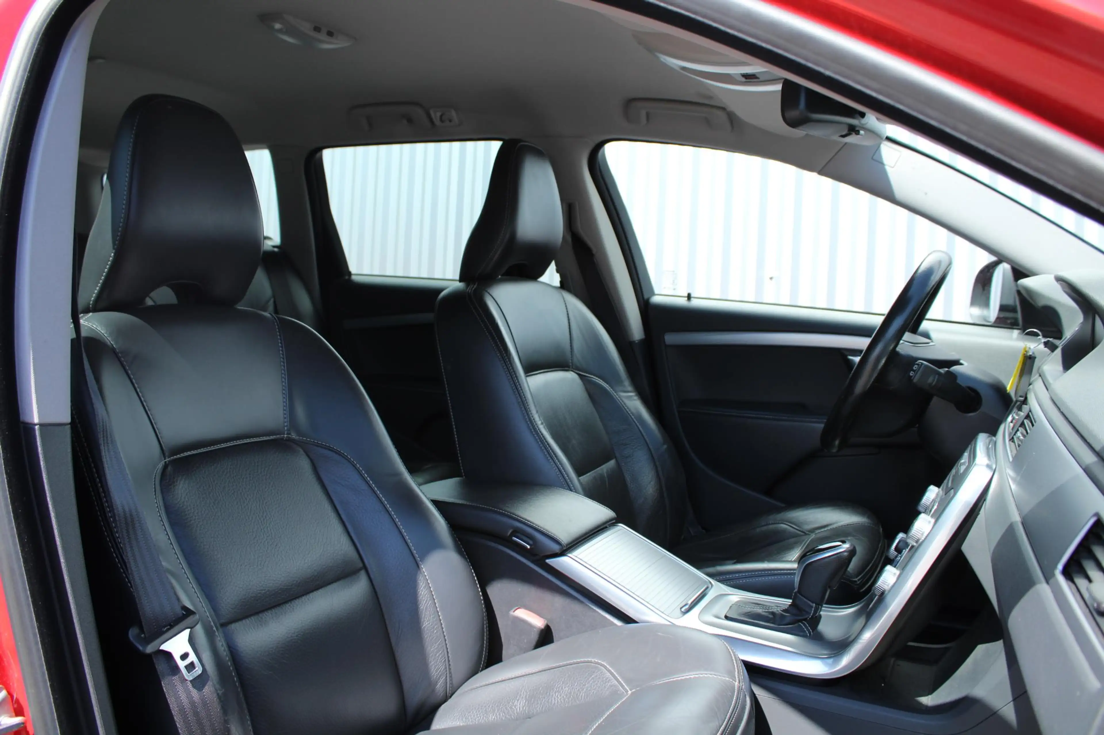 Volvo V70 2.0 T4 Inscription Edition — photo 4