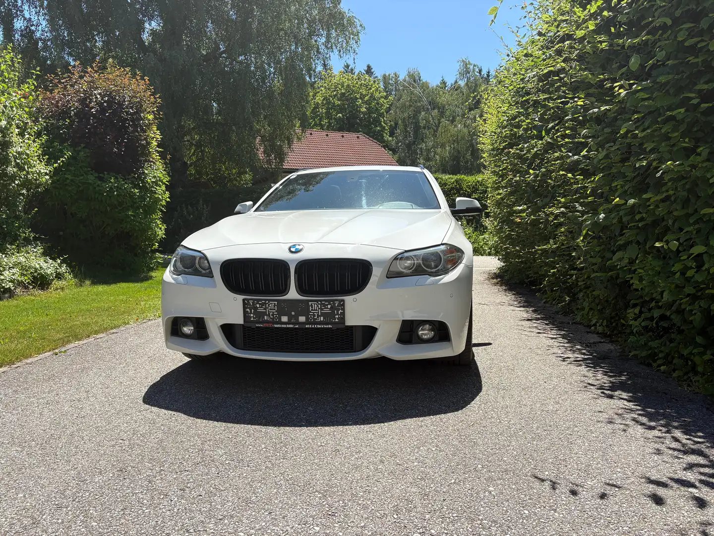 BMW 520 520d xDrive Touring AUT/PANORAMA/AHK/M-Ausstattung Білий - 2