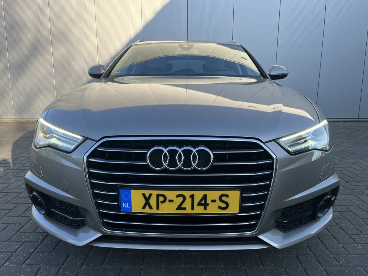 Audi A6 Avant 3.0 TDI Premium edition Or - 2